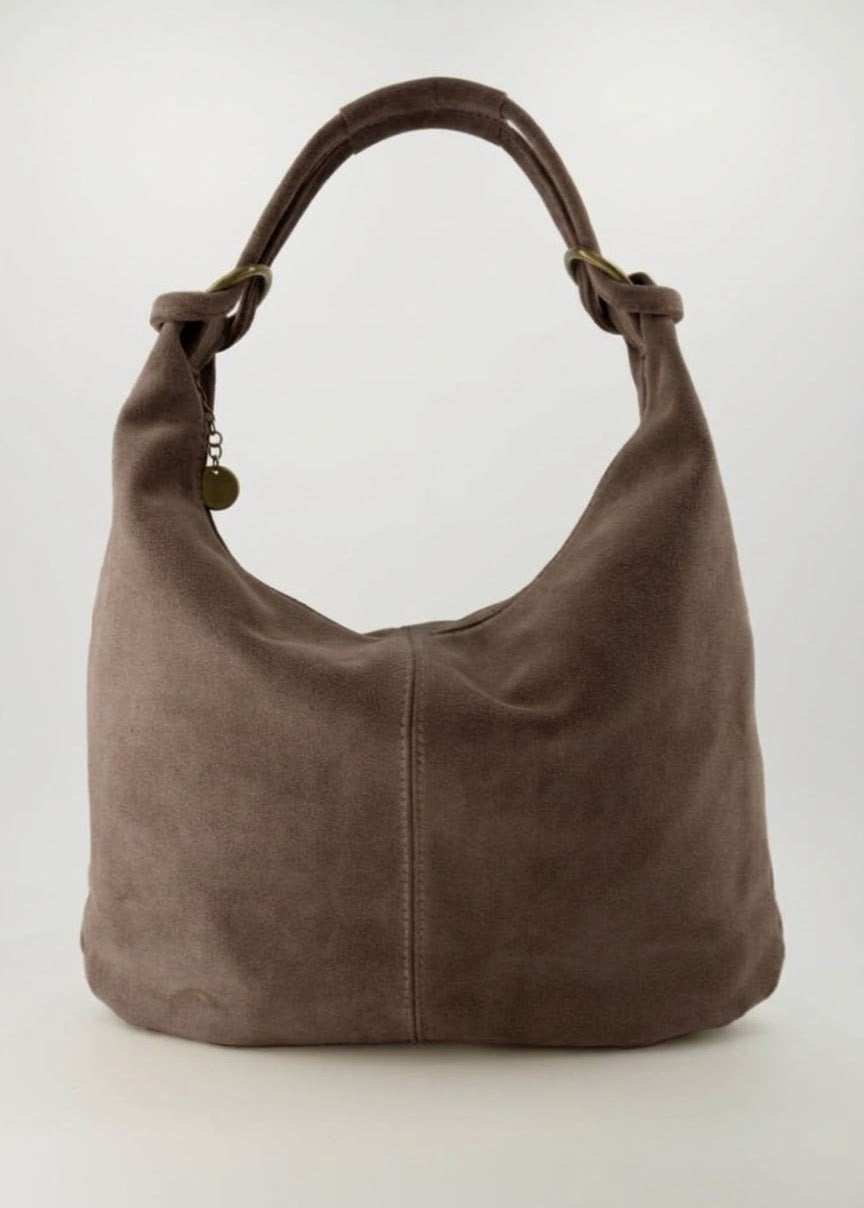 Taupe suède schoudertas, ruim model voor dagelijks gebruik