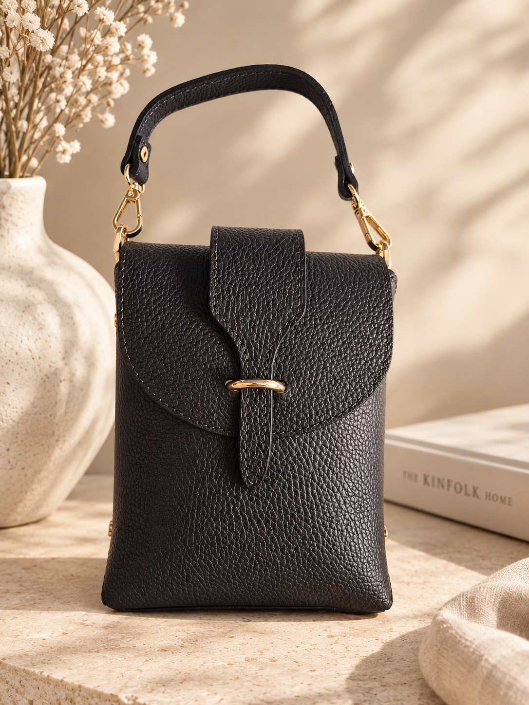 Zwart crossbodytasje van leer met gouden studs, Soul Goods