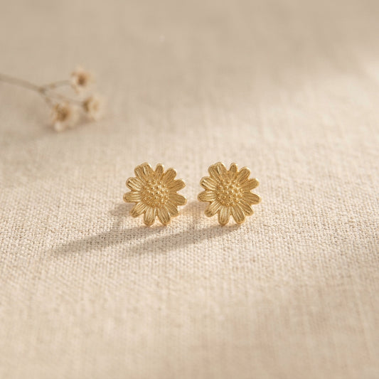 Gouden bloem oorknopjes van By Jam Gioielli, Soul Goods