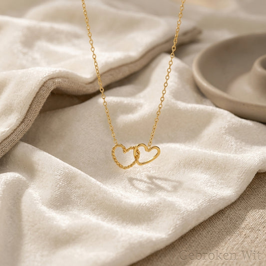 Ketting met twee verstrengelde gouden hartjes, Soul Goods